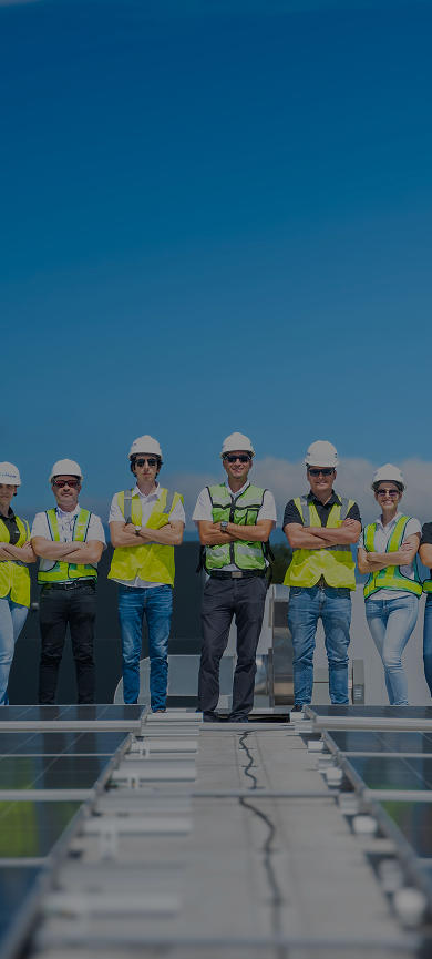 Paneles solares en techo industrial